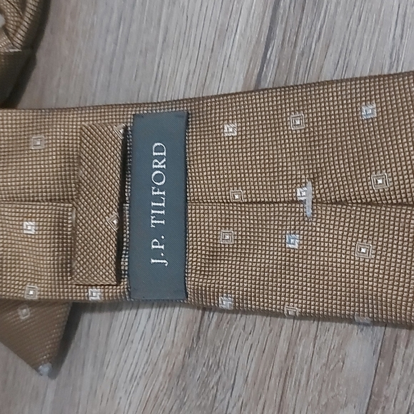 J.P. Tilford 100 % silk tie - Picture 2 of 3